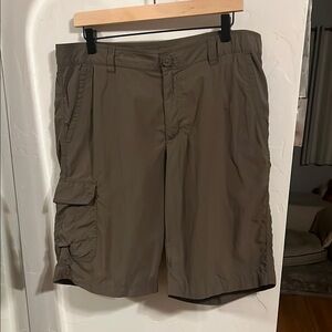 Columbia Men's dark green Cargo Shorts